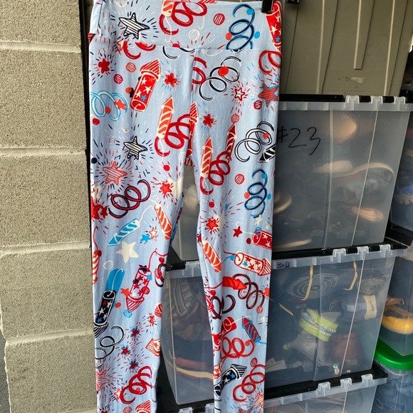 Lularoe Leggings Gray Red Fire Works Size One - Picture 4 of 13